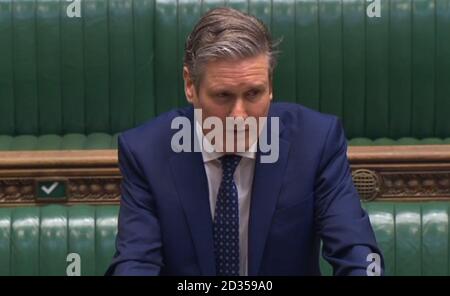 Screen grab del leader laburista Sir Keir Starmer che parla durante le Domande del primo Ministro alla Camera dei Comuni, Londra. Foto Stock