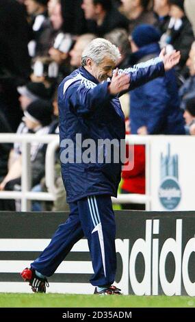 Il nuovo manager di Newcastle, Kevin Keegan, durante la partita della Barclays Premier League a St James' Park, Newcastle. Foto Stock