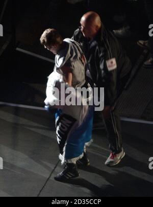 Ricky Hatton in una tuta grassa prima dell'IBO Light-Welterweight Bout al City of Manchester Stadium, Manchester. Foto Stock