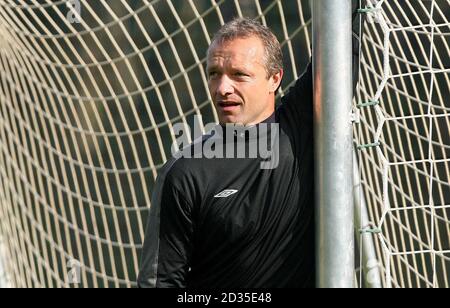 Maik Taylor dell'Irlanda del Nord durante una sessione di allenamento alla Bolfenk Football Camp Arena di Maribor, Slovenia. Foto Stock