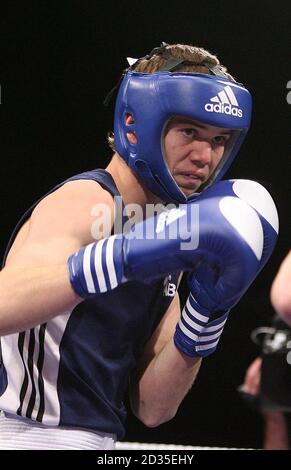 L'inglese Luke Campbell durante la finale del campionato europeo di boxe da 54 kg all'ECHO Arena di Liverpool. Foto Stock