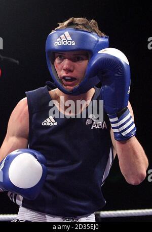 L'inglese Luke Campbell durante la finale del campionato europeo di boxe da 54 kg all'ECHO Arena di Liverpool. Foto Stock