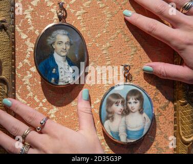 Philip Mold & Company, Pall Mall, Londra, Regno Unito. 7 ottobre 2020. London Art Week Digital si concentra sulle donne Artisti nel mese di ottobre con discussioni online e articoli con la galleria dei partecipanti Philip Mold & Company che stanno esponendo ‘Pioneers: 500 anni di donne in arte britannica‘ dal 12 ottobre al 4 dicembre 2020. Immagine: (A sinistra) collina di Diana (1760-1844). Un Gentleman; (a destra) Anne Mee (ca. 1770/5-1851). Lady Elizabeth Howard (1780-1825) e Lady Gertrude Howard (1783-1870), figlie di Federico, V conte di Carlisle, c.. 1790. Credit: Malcolm Park/Alamy Live News. Foto Stock