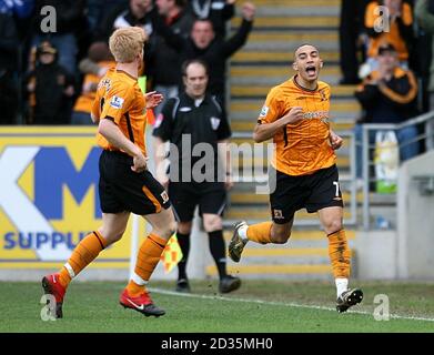 Il Craig Fagan di Hull City (a destra) celebra il suo secondo posto Gol con il compagno di squadra Paul McShane (a sinistra) Foto Stock