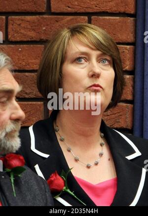 L'ex segretario di casa Jacqui Smith al suo conteggio elettorale nel Municipio di Redditch dopo che ha perso il suo posto nelle elezioni generali del 2010 al conservatore Karen Lumley. Foto Stock