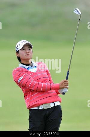 Lo Yani Tseng di Taiwan gioca dal terzo fairway durante il secondo round del Ricoh Women's British Open al Royal Birkdale Golf Club di Southport. Foto Stock