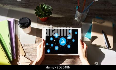 L'automazione dei processi aziendali e di concetto tecnologico sullo schermo Foto Stock