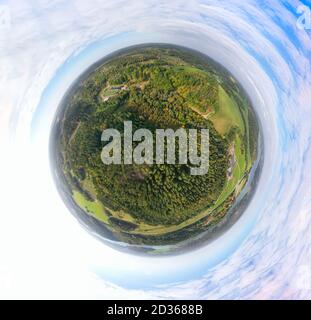 Sfera vista panoramica vicino allo zoo animale Nordens Ark sulla costa occidentale svedese Foto Stock
