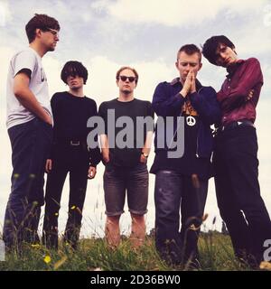 Radiohead 1992. Primo ritratto della band in un campo fuori Oxford. Foto Stock
