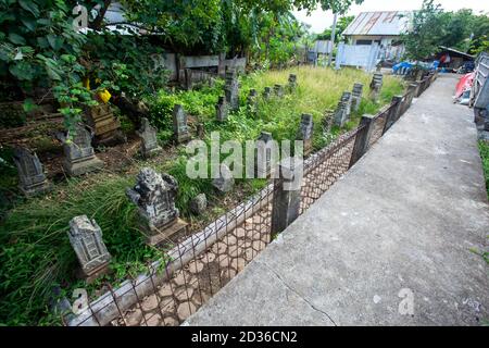 Tombe storiche islamiche del complesso Sultan Mu'mon Syah a Gampong Pande o Kings Gampong Pande (Raja-raja Gampong Pande) a banda Aceh, Indonesia Foto Stock