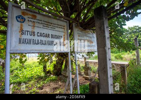 Tombe storiche islamiche del complesso Sultan Mu'mon Syah a Gampong Pande o Kings Gampong Pande (Raja-raja Gampong Pande) a banda Aceh, Indonesia Foto Stock