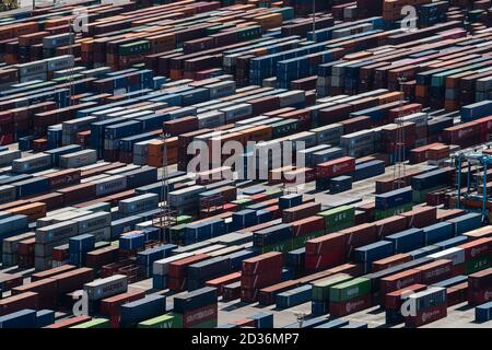 Barcelona/Spain-10/6/2020:Vista aerea dei container nel porto di barcellona Foto Stock