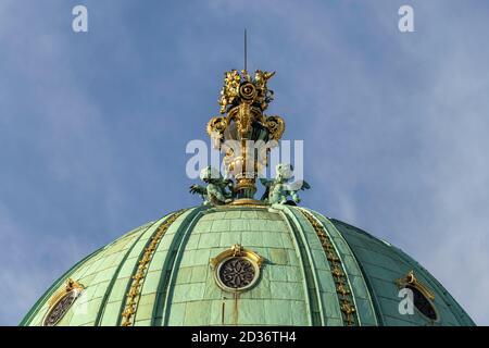 Kuppel des Michaelertrakt der Hofburg in Wien, Österreich, Europa | cupola dell'Ala di San Michele, Vienna, Austria, Europa Foto Stock