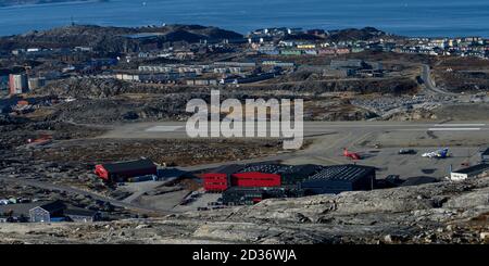 Aereo su pista, Nuuk, Sermersooq, Groenlandia Foto Stock