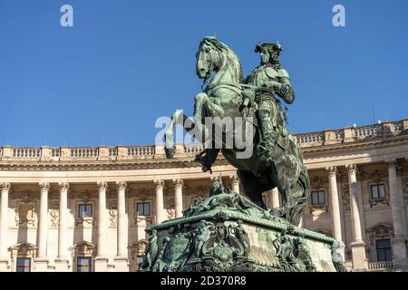 Das Reiterstandbild von Prinz Eugen vor der Neuen Burg in Wien, Österreich, Europa | statua equestre del Principe Eugenio di Savoia e del Neu di Hofburg Foto Stock