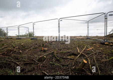 Calvert, Regno Unito. 6 ottobre 2020. Una zona della riserva naturale di Calvert Jubilee, liberata da alberi e vegetazione, da parte di appaltatori che lavorano per conto di HS2 Ltd., sequestrata il possesso del lato orientale della riserva naturale, Che è mantenuto dal Berks, Bucks e Oxon Wildlife Trust (BBOWT) e che ospita bittero, terna da riproduzione e alcune delle farfalle UKÕs Rest, il 22 settembre per effettuare lavori di liquidazione in connessione con il collegamento ferroviario ad alta velocità HS2. Credit: Mark Kerrison/Alamy Live News Foto Stock