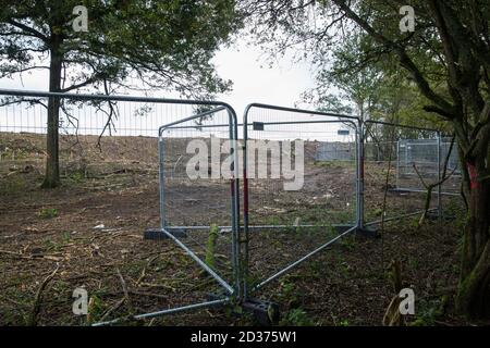 Calvert, Regno Unito. 6 ottobre 2020. Una zona della riserva naturale di Calvert Jubilee, liberata da alberi e vegetazione, da parte di appaltatori che lavorano per conto di HS2 Ltd., sequestrata il possesso del lato orientale della riserva naturale, Che è mantenuto dal Berks, Bucks e Oxon Wildlife Trust (BBOWT) e che ospita bittero, terna da riproduzione e alcune delle farfalle UKÕs Rest, il 22 settembre per effettuare lavori di liquidazione in connessione con il collegamento ferroviario ad alta velocità HS2. Credit: Mark Kerrison/Alamy Live News Foto Stock