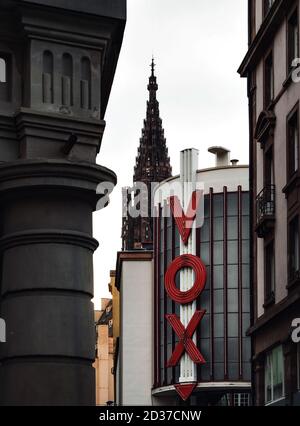 Editoriale 06 ottobre 2020: Strasburgo, Francia. Dawn per le strade di Strasburgo. Fotografia di strada. Foto Stock