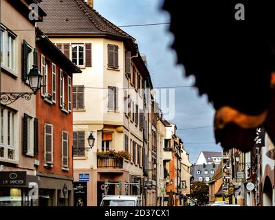 Editoriale 06 ottobre 2020: Strasburgo, Francia. Dawn per le strade di Strasburgo. Fotografia di strada. Foto Stock