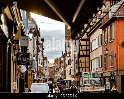 Editoriale 06 ottobre 2020: Strasburgo, Francia. Dawn per le strade di Strasburgo. Fotografia di strada. Foto Stock