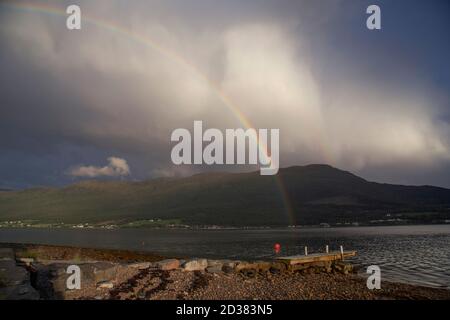 Un doppio arcobaleno di un fiordo in Norvegia Foto Stock