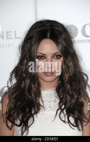 Mila Kunis al MOCA LOS ANGELES BENEFIT GALA. PRESENTA L'EVENTO DEL MUSEO DELL'ARTISTA. DOWNTOWN LOS ANGELES CA USA 11/13 /2010 Foto Stock