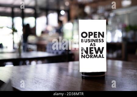 APRIRE IL BUSINESS COME NUOVO NORMALE Coronavirus corona virus prevenzione su Foto Stock