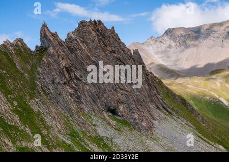 Formazione rocciosa dai cinque laghi di Forclaz, Beaufortain massiccio, Savoia (73), Auvergne-Rhone-Alpes, Francia Foto Stock