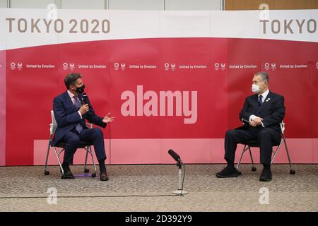 Tokyo, Giappone. 8 Ott 2020. Il Presidente dell'Atletica Mondiale Sebastian Coe (L) incontra il Comitato organizzatore dei Giochi Olimpici e Paralimpici di Tokyo (2020) il Presidente Yoshiro Mori a Chuo City, Tokyo, Giappone, 8 ottobre 2020. Credit: Du Xiaoyi/Xinhua/Alamy Live News Foto Stock