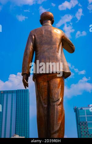 Una statua di ho Chi Minh a Guyen hue strada A ho Chi Minh City Foto Stock