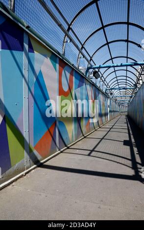 Westbourne Park Footbridge che attraversa la Great West Railway a Westbourne Green, Londra, Regno Unito Foto Stock