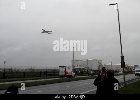 Londra, Regno Unito. 8 Ott 2020. British Airways Boeing 747 Jumbo decade dall'aeroporto di Heathrow per essere smantellato. Questo è l'ultimo del suo genere nel servizio di BA che termina un'era di volo passeggeri. Credit: Uwe Deffner/Alamy Live News Foto Stock