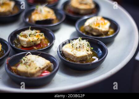 Tartine servite in un bufffet dell'hotel a Cebu Foto Stock