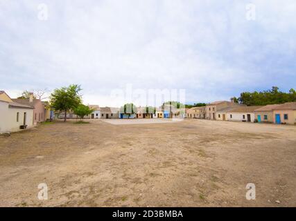 San Salvatore di Sinis (Sardegna, Italia) - piccolo borgo medievale, parte del comune di Cabras, per essere sede di molti film occidentali. Foto Stock