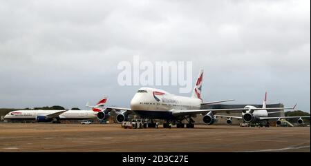 Gli ultimi due aeromobili della British Airways Boeing 747-400, denominati G-CIVY (front) e G-CIVB, si preparano per il volo finale dall'aeroporto di Heathrow, Londra, dopo il ritiro della flotta 747 della compagnia aerea, a seguito dell'impatto che la pandemia del Covid-19 ha avuto sulla compagnia aerea e sul settore dell'aviazione. Foto Stock