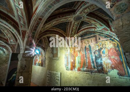 Campli, Provincia di Teramo, Abruzzo, Italia. Cripta medievale del XII secolo nella Cattedrale di Santa Maria in Platea Foto Stock
