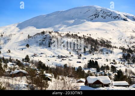 STRYN, NORVEGIA - 2018 MARZO 29. Idillio invernale presso la stazione sciistica di Stryn. Foto Stock