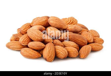 Almond isolati su sfondo bianco, percorso di clipping, tutta la profondità di campo Foto Stock