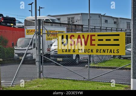 AUCKLAND, NUOVA ZELANDA - 05 aprile 2019: Auckland / Nuova Zelanda - 5 aprile 2019: Ingresso business per il noleggio di auto e camion USave presso lo Strand Foto Stock