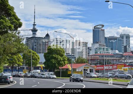 AUCKLAND, NUOVA ZELANDA - 05 aprile 2019: Auckland / Nuova Zelanda - 5 aprile 2019: Vista dello skyline di Auckland dallo Strand Foto Stock