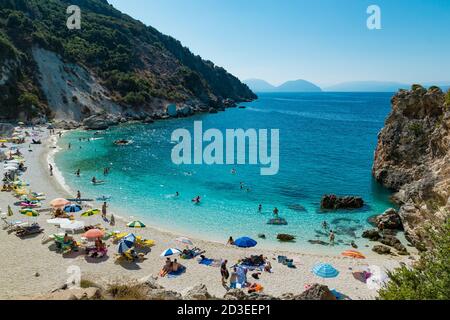 LEFKADA, GRECIA - 18 SETTEMBRE 2019: Spiaggia di Agiofili sul Mar Ionio, isola di Lefkada, Grecia. Isole IONIE. Foto Stock