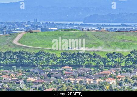 AUCKLAND, NUOVA ZELANDA - 04 aprile 2019: Auckland / Nuova Zelanda - 4 aprile 2019: Rigenerazione presso l'ex Greenmount Landfill a Tamaki est Foto Stock