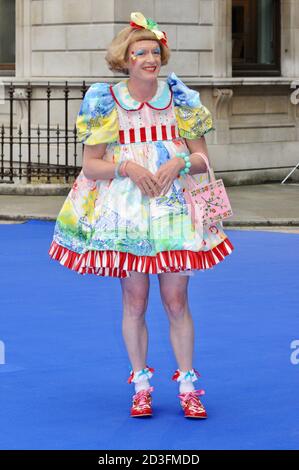 Grayson Perry. Royal Academy of Art Summer Exhibition Party, Piccadilly, Londra. REGNO UNITO Foto Stock