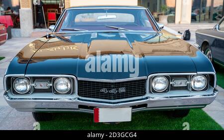 Doha,Qatar- 3 Marzo 2020:1968 oldsmobile 442 auto classica Foto Stock