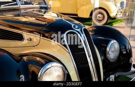 Doha,Qatar- 30 Marzo 2020: 1937 BMW 327 cabriolet auto classica Foto Stock