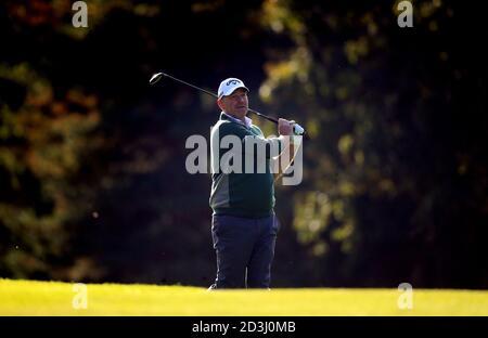 Il danese Thomas Bjorn in azione durante il primo giorno per il BMW PGA Championship al Wentworth Club, Virginia Water. Foto Stock