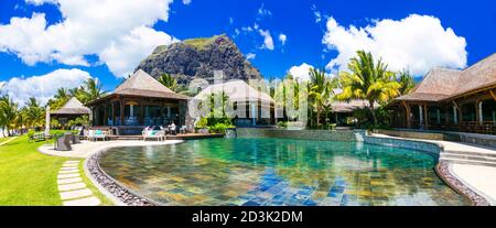 Resort di lusso Lux le Morne, isola di Mauritius. Lounge bar vicino alla piscina. novembre 2016 Foto Stock