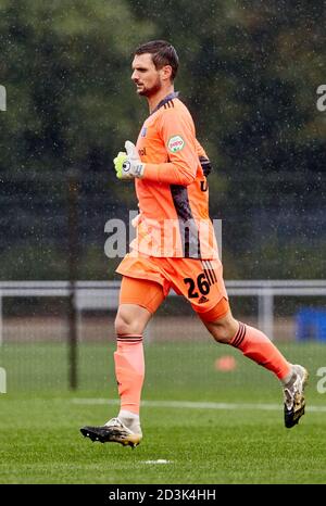 Amburgo, Germania. 8 ottobre 2020. Calcio: Test match, Hamburger SV - FC Fredericia, sul campo di allenamento HSV al Volksparkstadion. Il portiere di HSV Sven Ulreich corre in campo. Credit: Georg Wendt/dpa/Alamy Live News Foto Stock