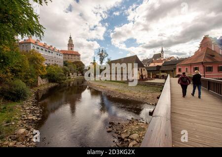 Cesky Krumlov, Repubblica Ceca. 8 ottobre 2020. Una strada deserta nel centro storico di Cesky Krumlov, Repubblica Ceca, 8 ottobre 2020. Credit: Vaclav Pancer/CTK Photo/Alamy Live News Foto Stock