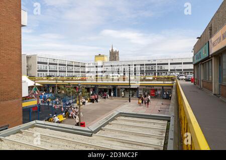 Dolphin Square, un centro commerciale degli anni '60 a Weston-super-Mare, Regno Unito, il 10 agosto 2011. La piazza dei Delfini fu demolita nel 2013. Foto Stock